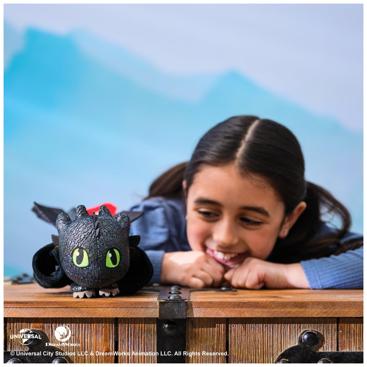 DreamWorks How to Train Your Dragon Hug & Glide Toothless 12" Plush; Age 4+
