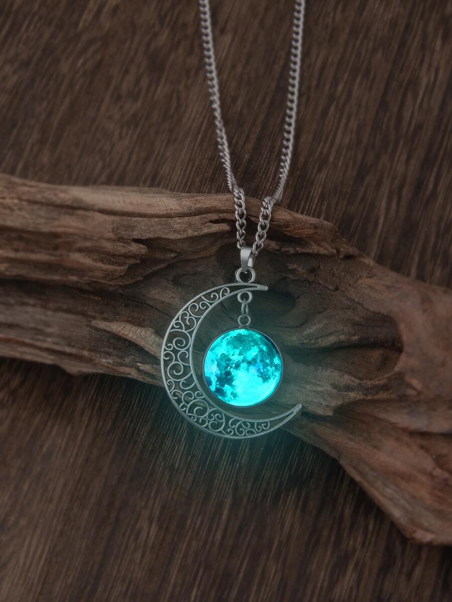 suteyi Moon Pendant Necklace