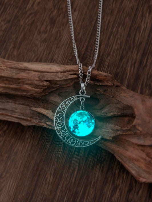 suteyi Moon Pendant Necklace