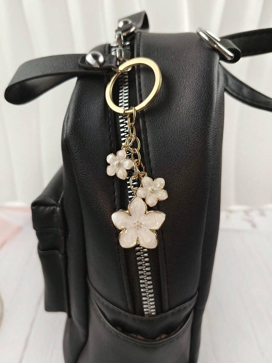 HAILIAN 1pc Sakura Shaped Keychain