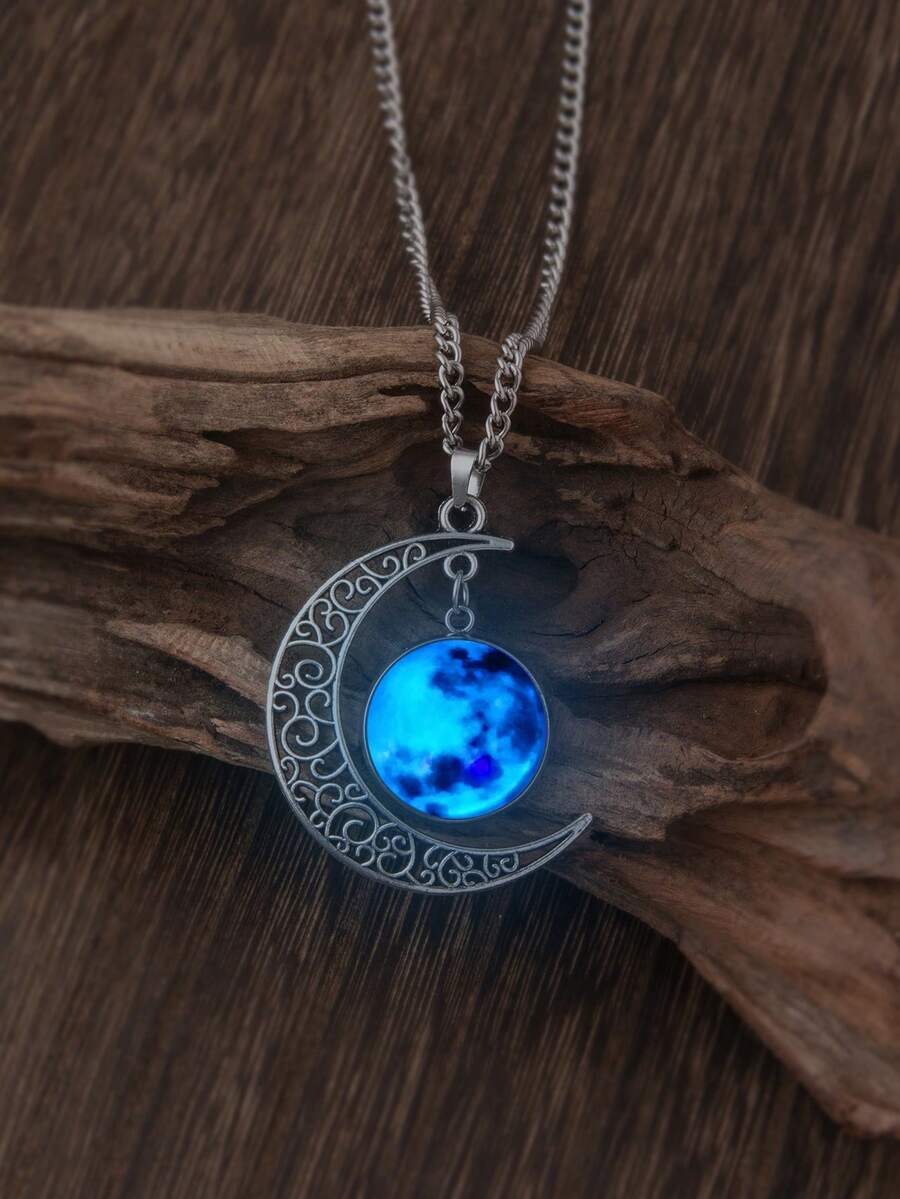suteyi Moon Pendant Necklace
