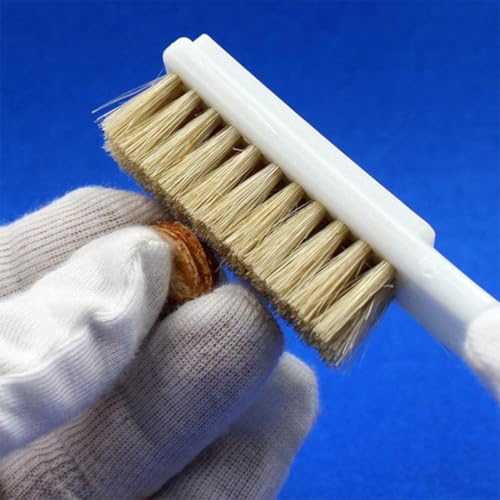 Levemolo Bouldering Brush and Climbing Hold Cleaner 2pcs with Wild Boar Bristles and Sturdy Handle for Rock Climbing Chalk Removal and Outdoor Sports Cleaning