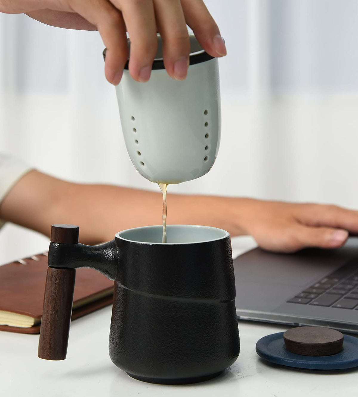 Tea Cup with Infuser and Lid, Rural style Wood Handle Ceramic Mugs Black