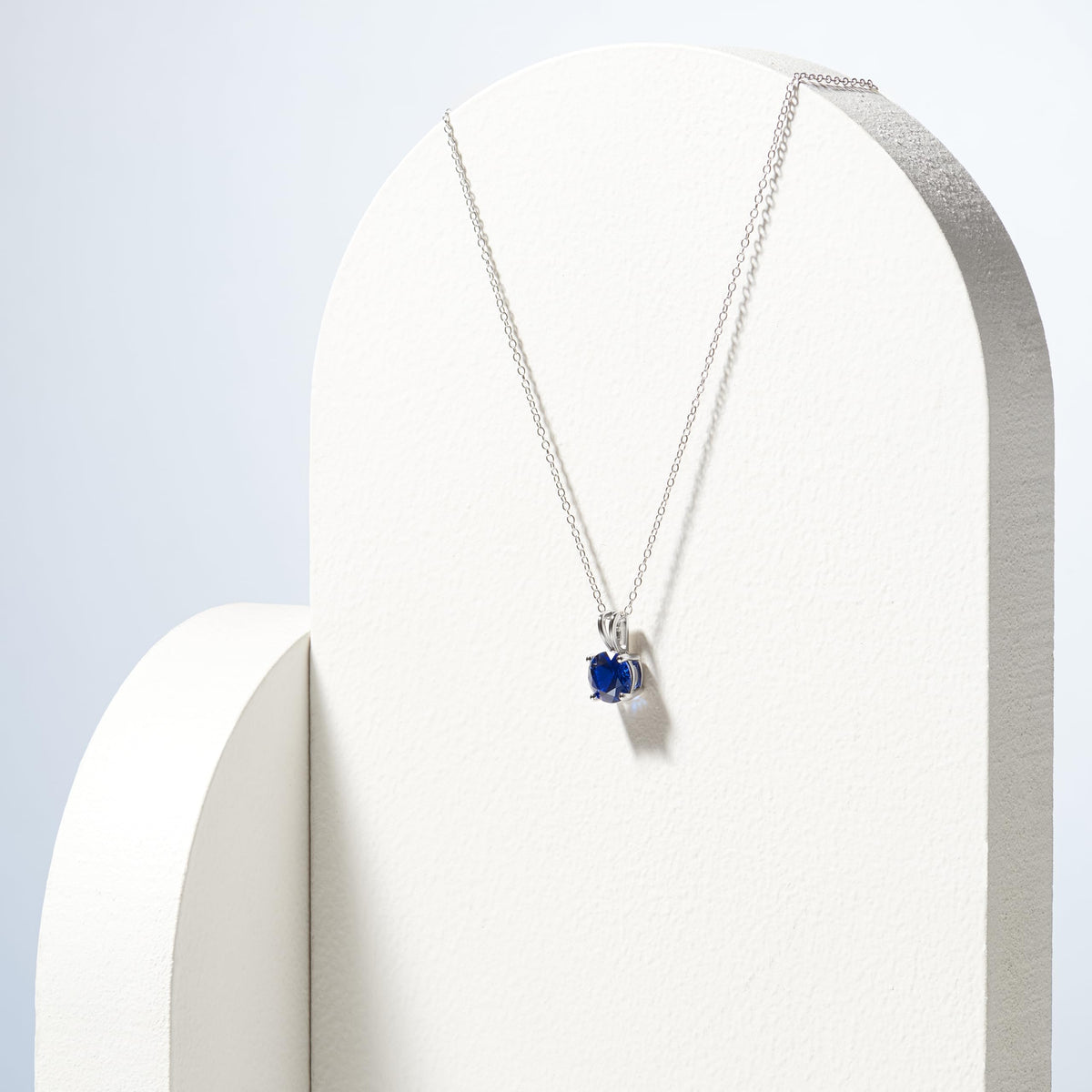 Amazon Essentials Sterling Silver Round Cut Birthstone Pendant Necklace (September), Women's, 18"