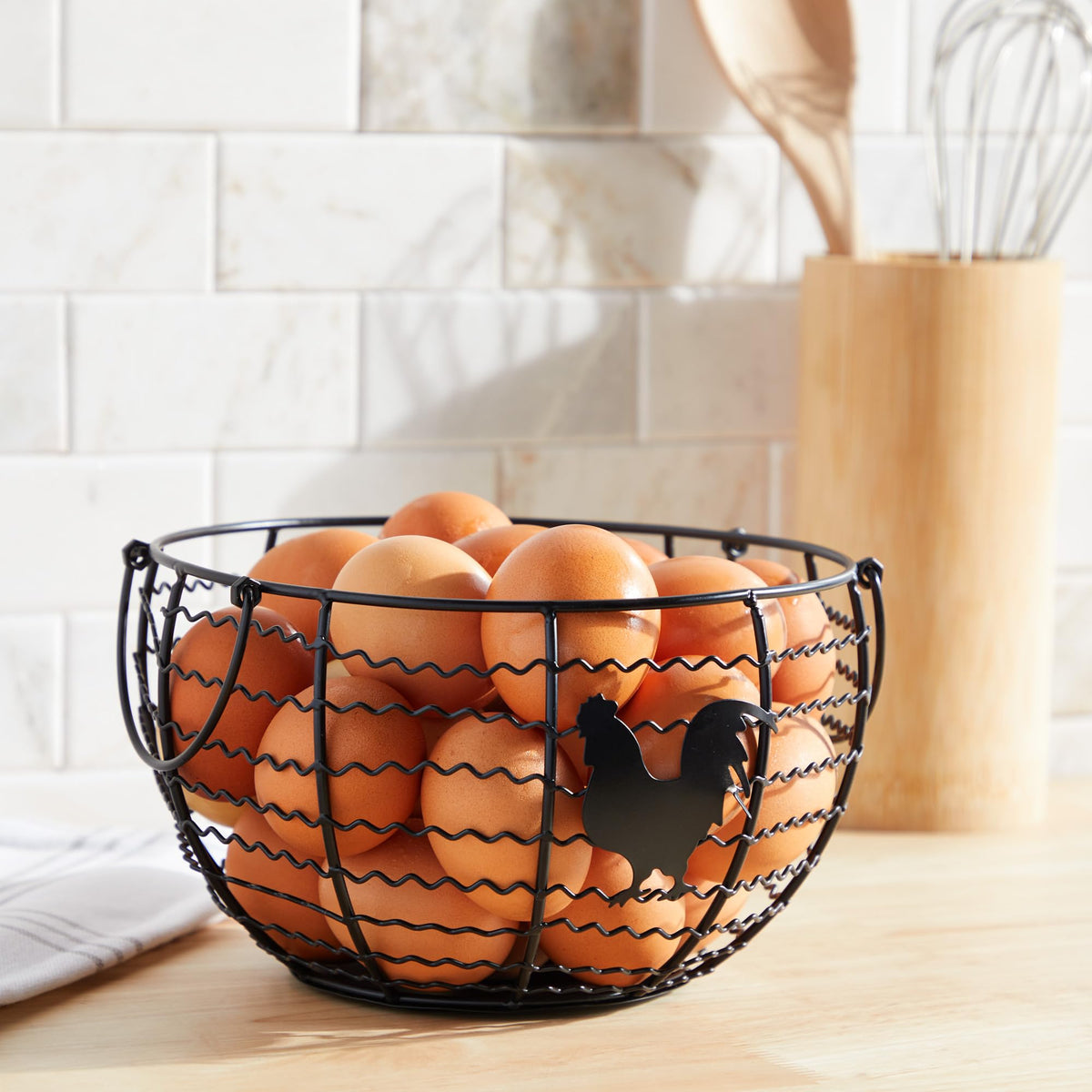 Juvale Egg Holder Countertop Wire Basket - 8.2 x 8.2 x 4.9 in, Black Iron Farmhouse Style - Egg Basket Countertop Organizer for Kitchen Decor & Accessories