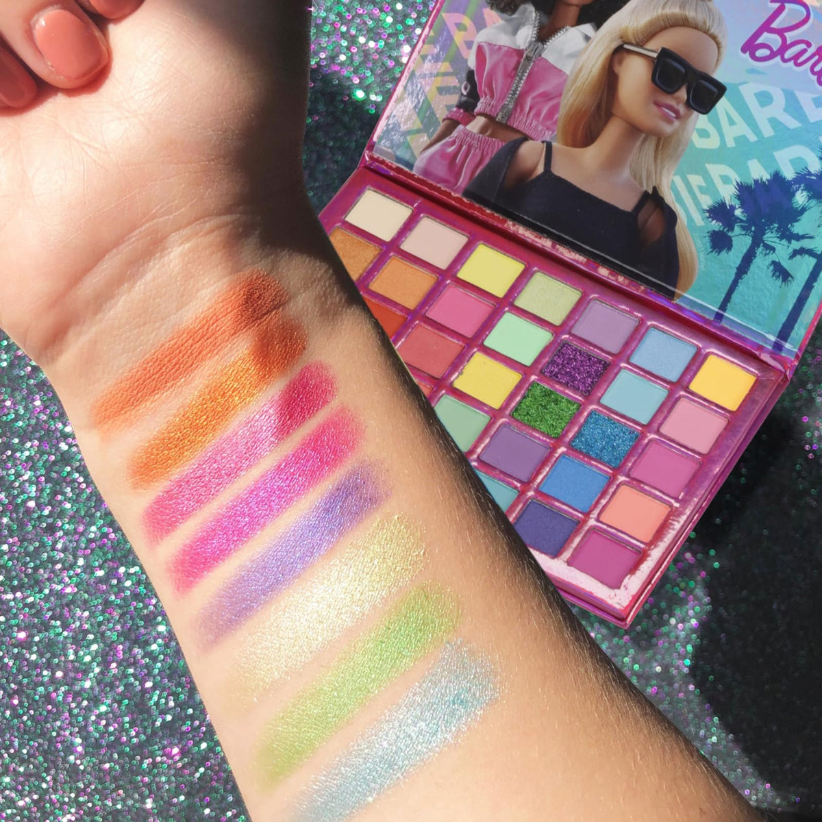 Barbie 35-Well Shadow Palette with 8 Brushes, Ages 8+