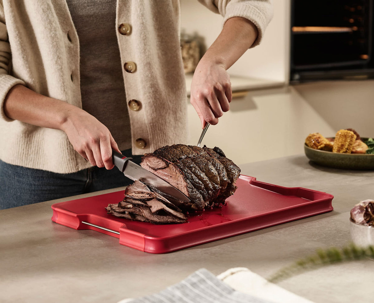 Joseph Joseph Cut&Carve Plus - Non-Slip, Multi-Function, Double-Sided Cutting Board for Food Preparation and Carving- Dishwasher Safe, Red