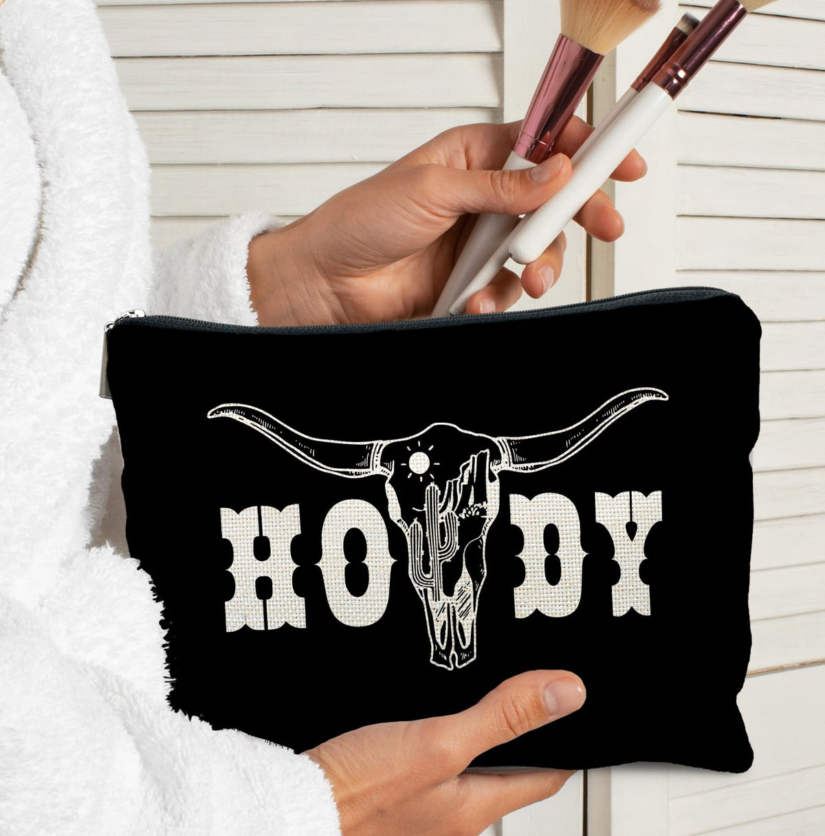Elpwk Boho Western Howdy Makeup Bag for Women, Southwestern Cowboy Cow Skull Cactus Cosmetic Bags,Gifts for For Mom Friends Teen Girl & Women, Black Western Zipper Makeup Pouch for Purse