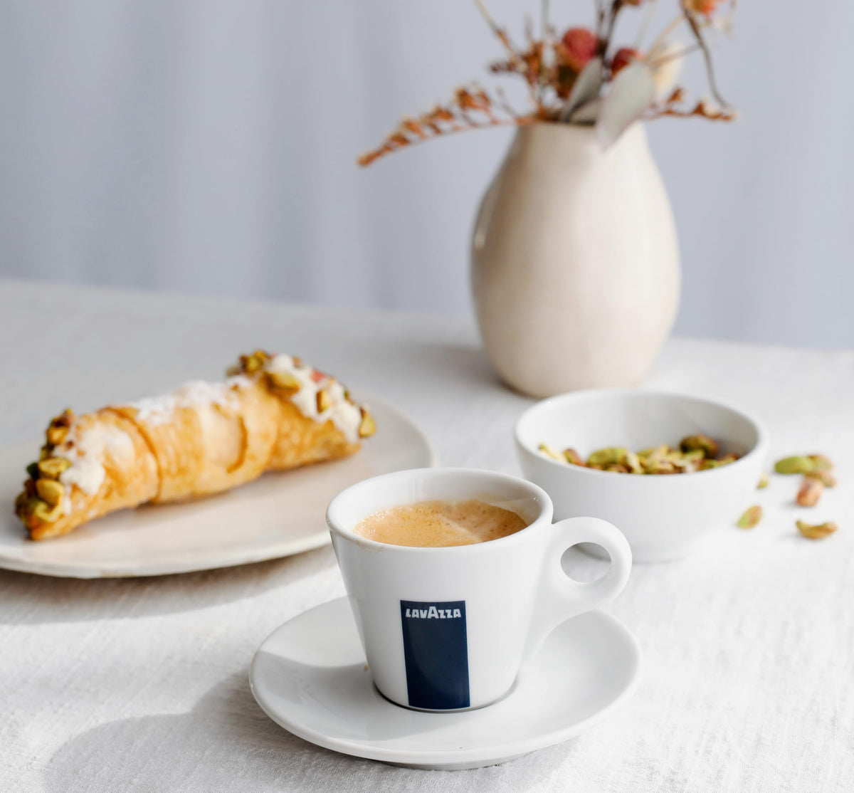 Lavazza Crema e Gusto Whole Bean Coffee – Medium Roast, 2.2 lb | Arabica & Robusta Blend