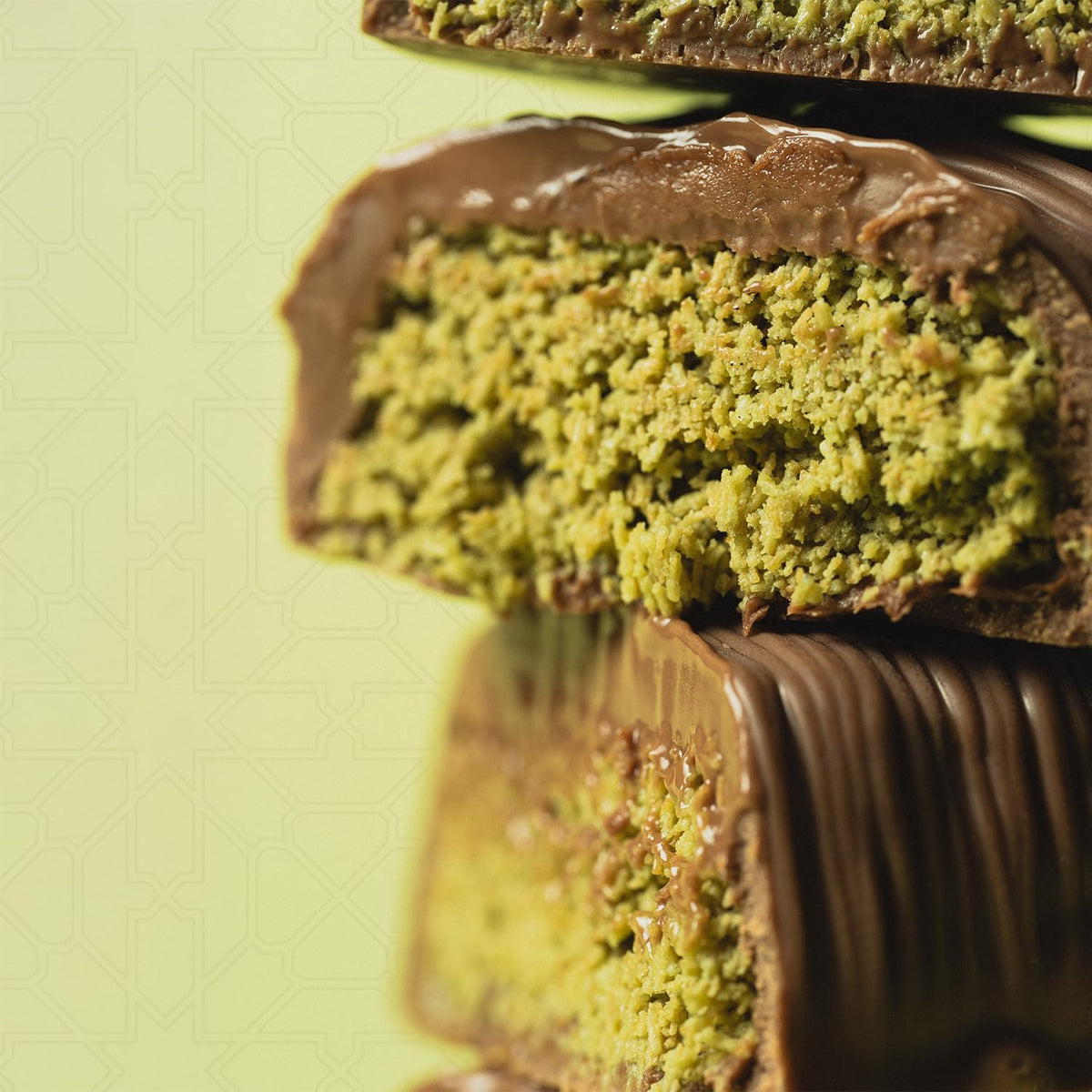 Lovetta Dubai Milk Chocolate Bar Pistachio Knafeh – Luxury Belgian Chocolate (2-Pack)