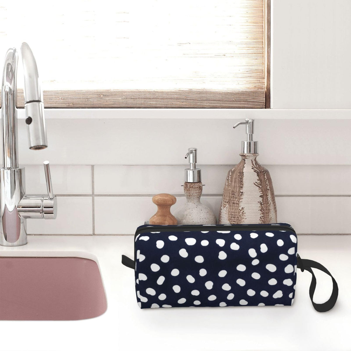 OLUSENMO White Doodle Polka Dot Makeup Bag for Women with Wrist Strap