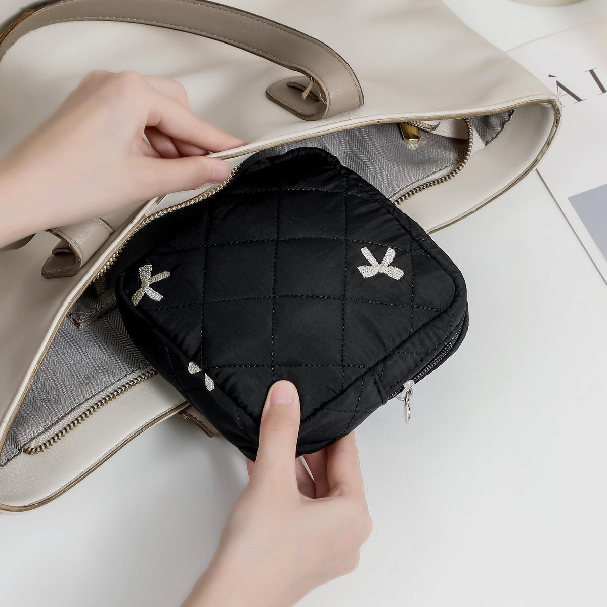 RSRSLEII Mini Quilted Makeup Pouch for Purse, 08Black Bow