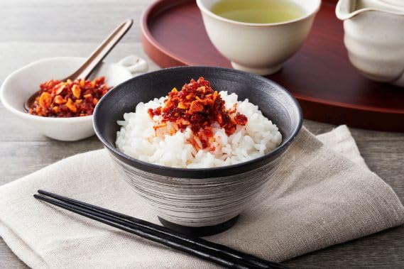 S&B Chili Oil with Crunchy Garlic, 14.1 oz – Umami Topping