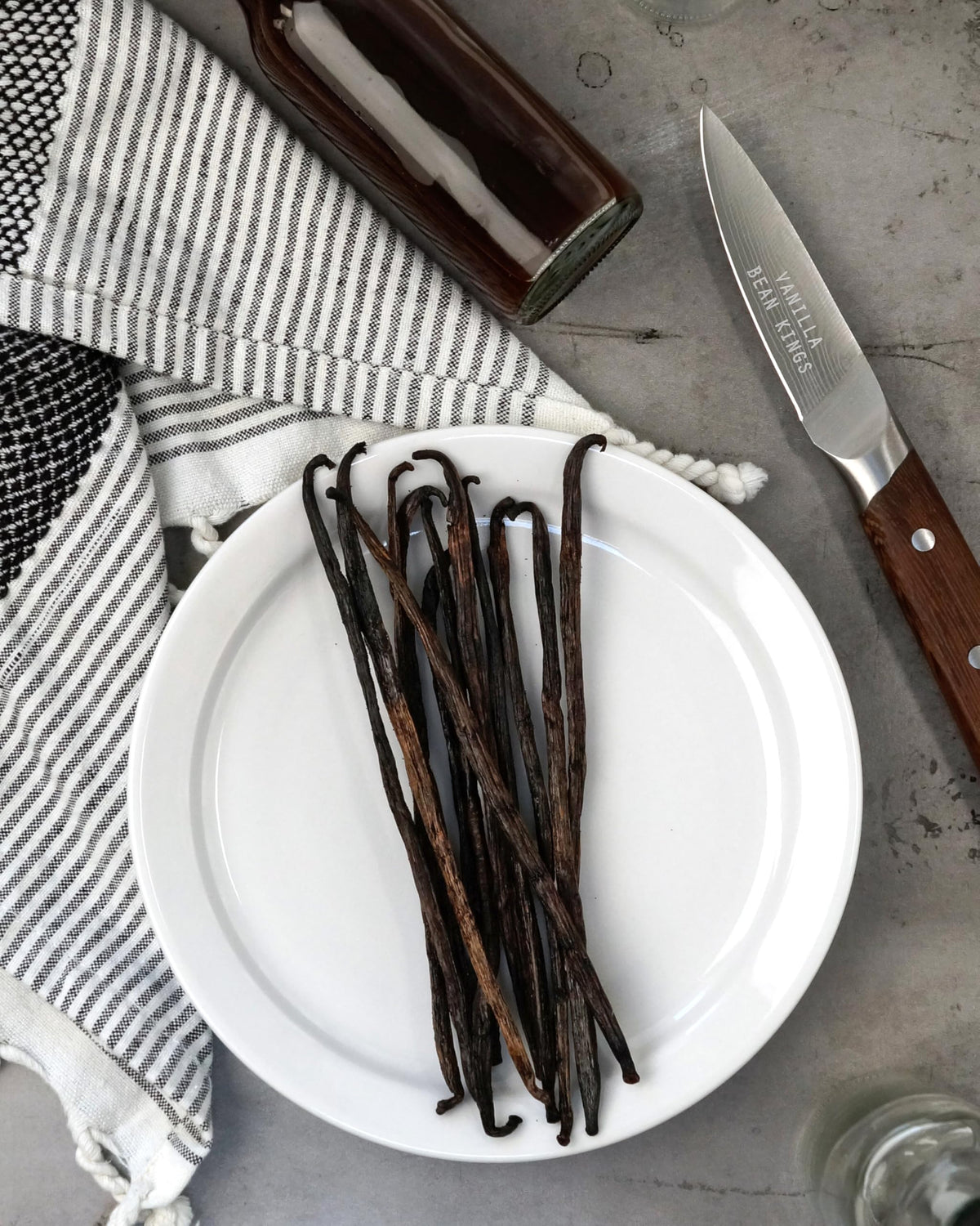 Vanilla Bean Kings: 25 Organic Madagascar Vanilla Beans, Grade B Pods for Baking & Extract