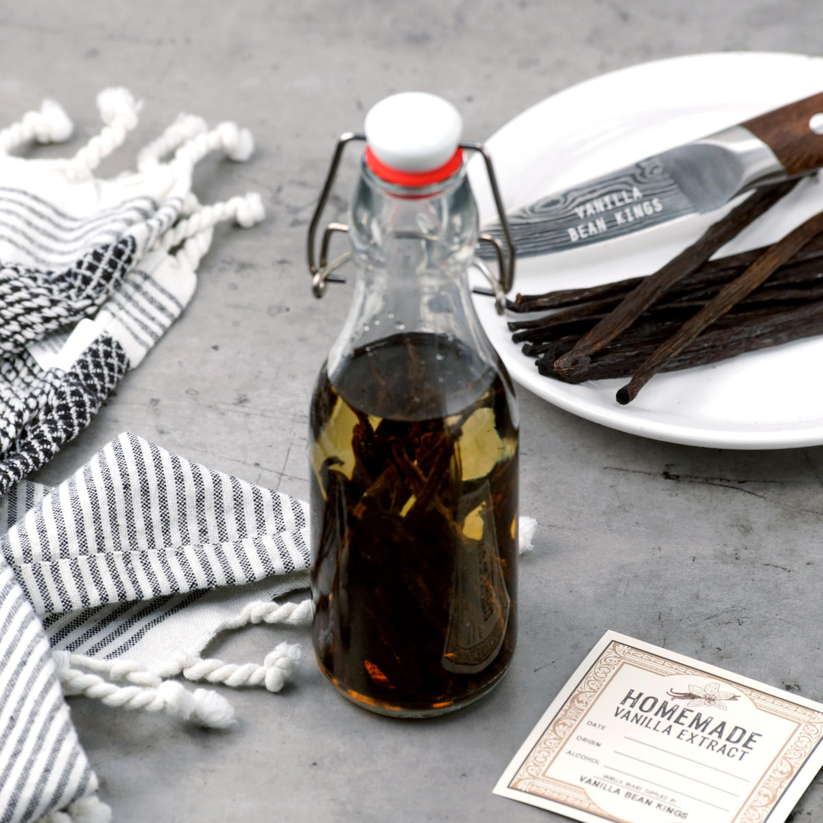 Vanilla Bean Kings: 25 Organic Madagascar Vanilla Beans, Grade B Pods for Baking & Extract